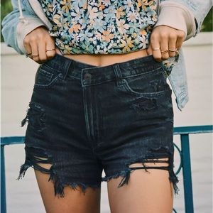AE Crossover Denim Mom Short in Black